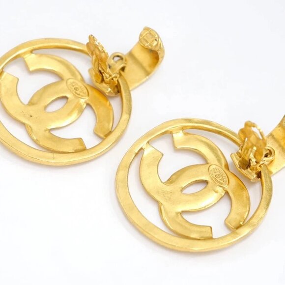 CHANEL CC Logos Round Dangle Earrings Gold Tone 96P Auth #35394 - Picture 4 of 5